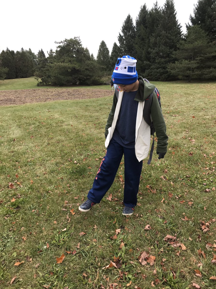LEAP2learn2018's tweet photo. Loving being at the U of G Arboretum...Grade 7’s reflecting, making a color gradient, and pacing out their map to their “natural treasures “. #LEAP2learn #ugdsb #ricksonwolves #uofgarboretum https://t.co/JFfs5Gn8xQ