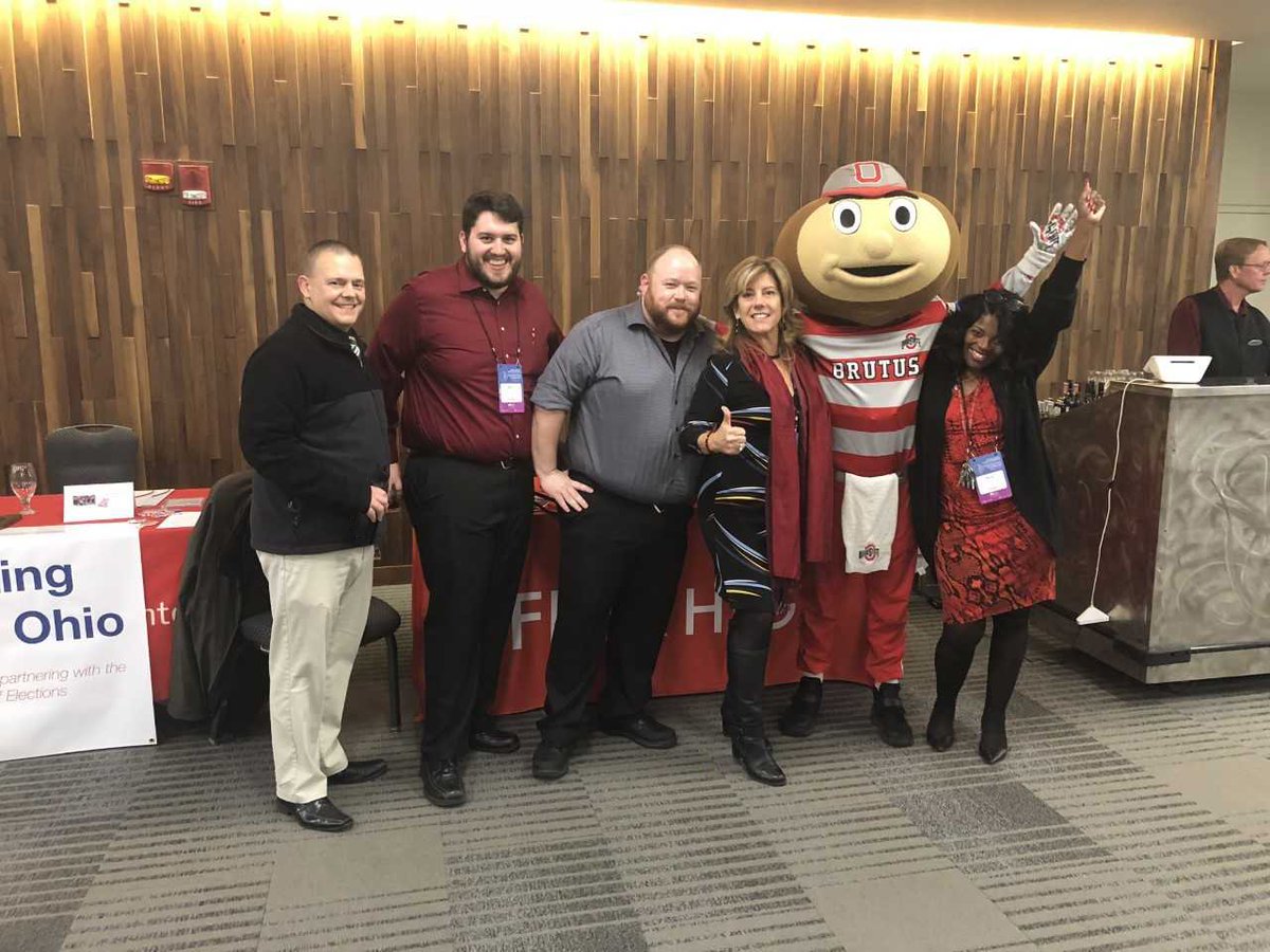 #FLEXHigh staff take a #PhotoOp with @OhioState mascot @Brutus_Buckeye at the 2018 National Dropout Prevention Conference, hosted by the National Dropout Prevention Center (@NDPCn)!

#NDPC18 #DropoutPrevention #OpportunityYouth #TraumaInformed #Buckeyes #BuckeyeState #OHEducation