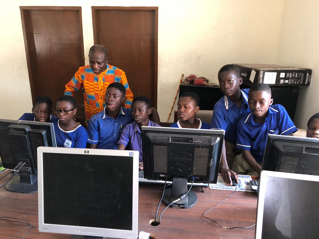Foundation_DO's tweet photo. More images from #AfricaCodeWeek2018 in Ghana. https://t.co/FLC1sxxoPJ