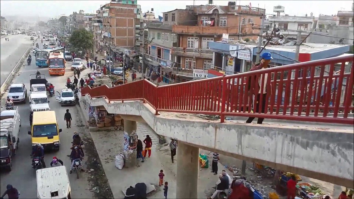 काठमाडौँका अधिकाम्श आकाशे पुल मुनिको स्थान प्रयोग बिहिन छन| यही सहरमा सार्बजनिक सौचालयको समस्या नि उतिक्कै धेरै छ| आकाशे पुल मुनिको स्थानलाई सार्बजनिक सौचालयको रुप मा बिकसित गर्न सके जनतालाई ठुलो राहत मिल्ने थियो| @Hello_Sarkar