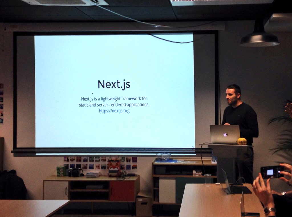 olegskl's tweet photo. C'est le jour de la #BouffeFront chez @sfeir où @alexbrbr nous explique le pourquoi de Next.js https://t.co/6p1psUcRc2