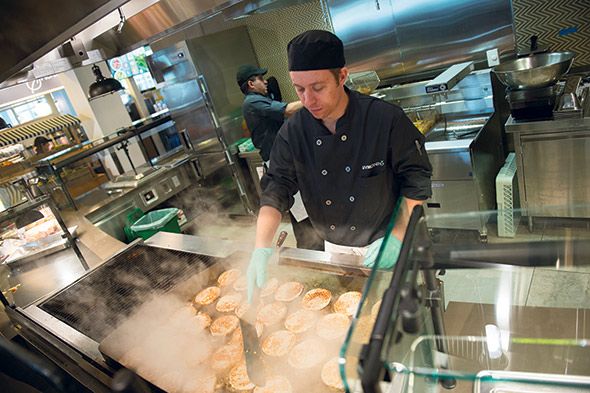 FESmagazine's tweet photo. New campus residence and dining hall also brings a teaching kitchen to University of Vermont students. 
@UVMdining @sodexousa
#oncampus #studentdining #universityfoodservice https://t.co/pdICsrYSmY https://t.co/0YoOUtFfR5