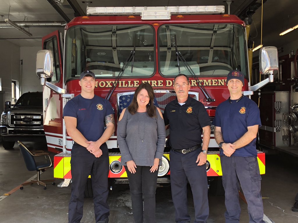 File:City of Knoxville Fire Department Aerial Ladder Truck - Knoxville,  Tennessee - November 29, 2004.jpg - Wikimedia Commons, image size:1024x768
