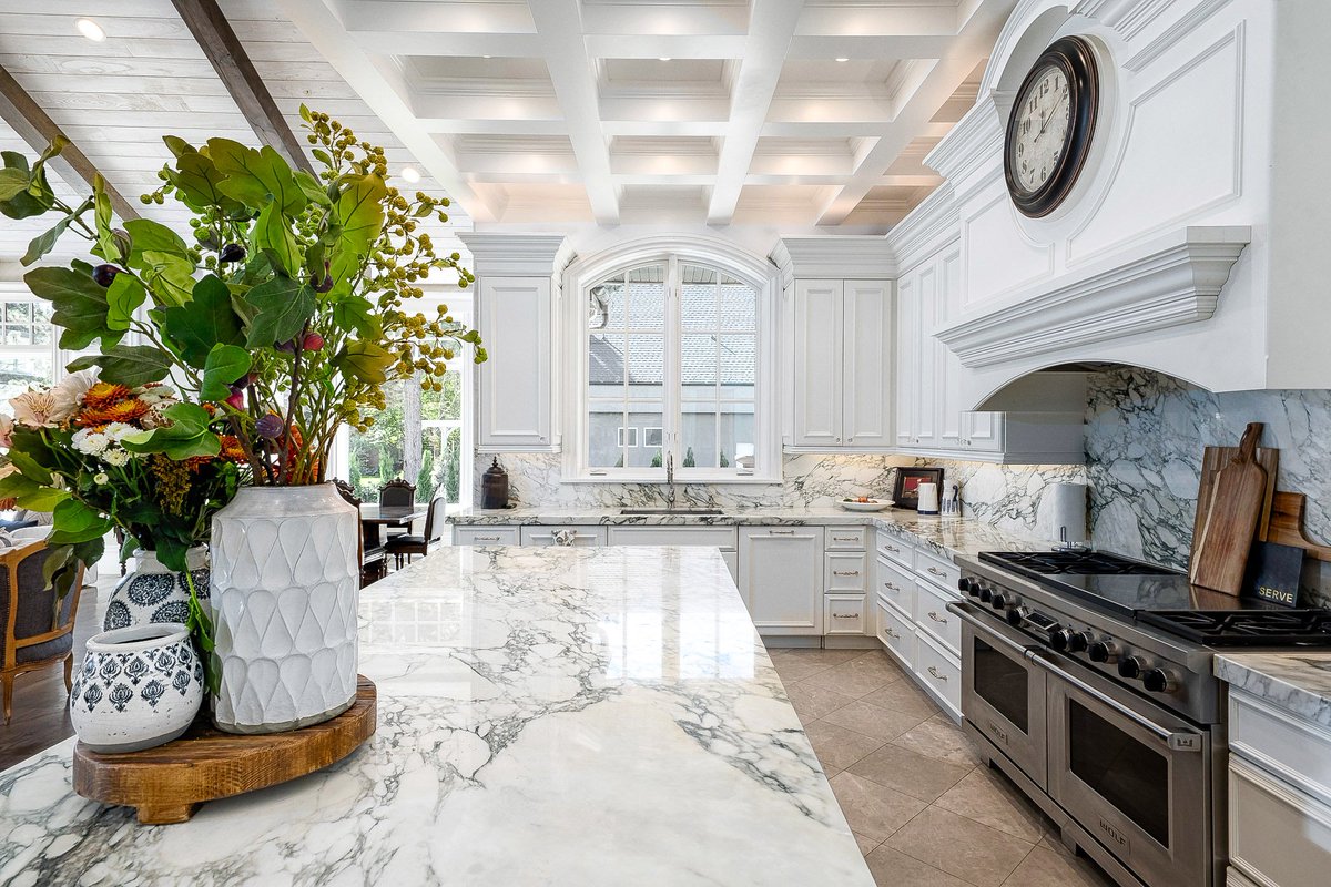 REPhotoUtah's tweet photo. Kitchen- Custom Luxury Home Interior
#UtahLuxuryHomePhotographer #LuxuryHomePhotographer #twilightphotography #twilight #UtahTwilight #CustomHome #LuxuryCustomPhotography #UtahCustomHome #UtahCustomHomePhotography #UtahCustomHomePhotographer #luxurerealestate #dreamhouse https://t.co/izeKsDPGTN