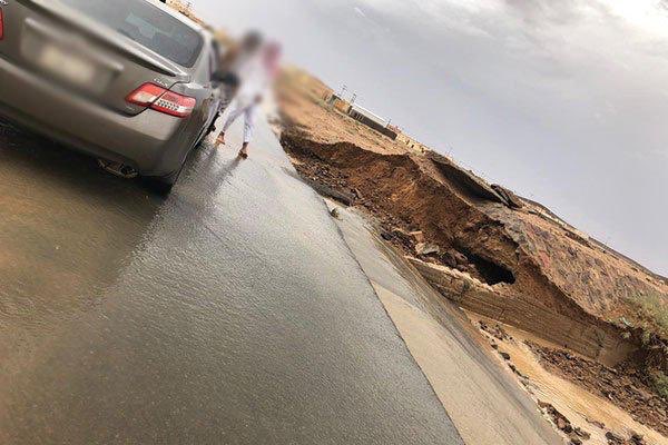 al3wazm's tweet photo. مطالبات أهالي قرية نعام بإنشاء عبارات خرسانية على الأودية وتجديد الأسفلت المتهالك،

#قريه_نعام_في_خطر_السيول https://t.co/ejdmnfNVQc