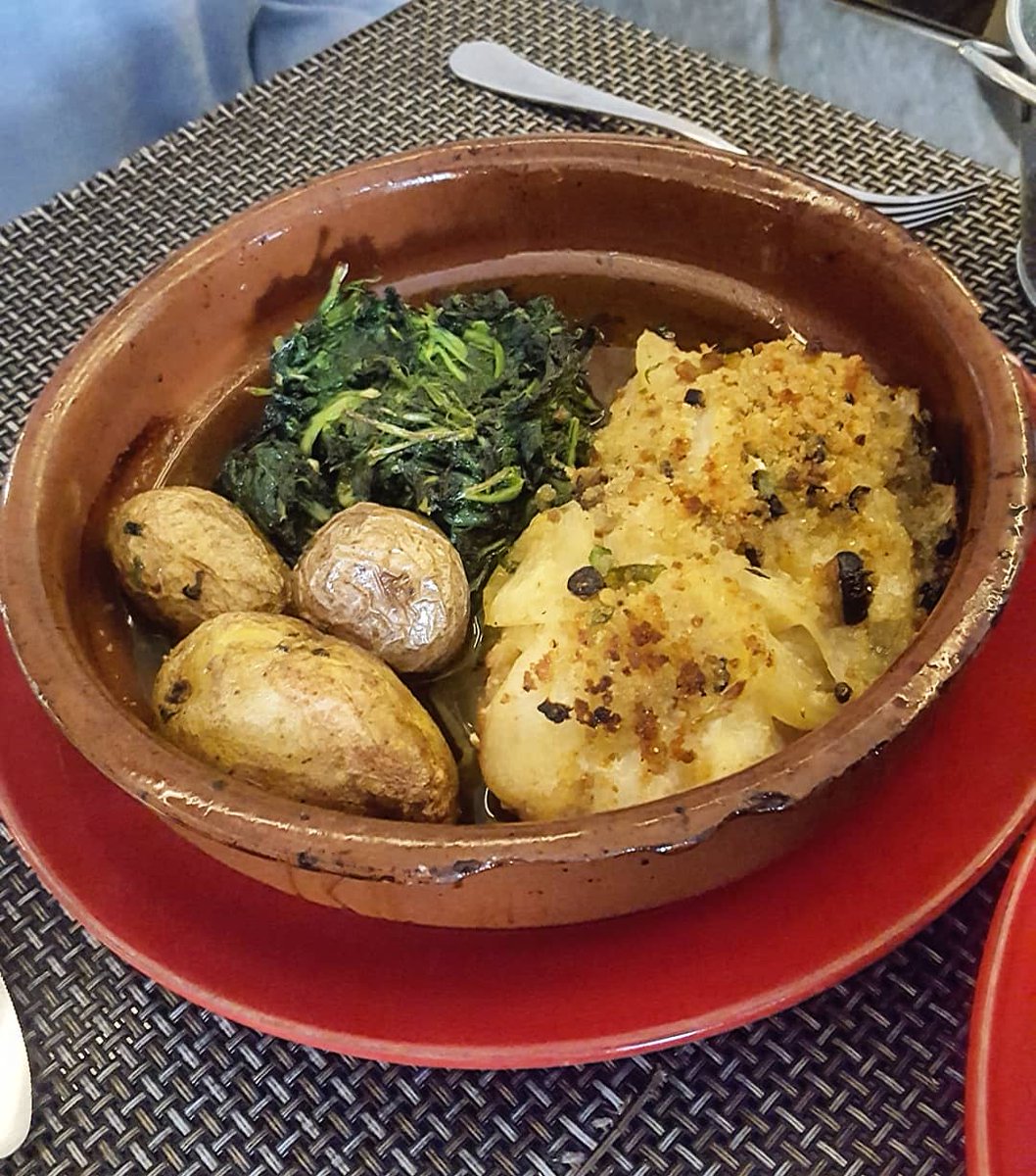 ChemaV's tweet photo. #Restaurante #imparflores Una pequeña y céntrica tabernita en #Oporto en la que se come muy bien por un precio razonable #Porto #Portugal #food #restaurant https://t.co/SKofKrp5Ly