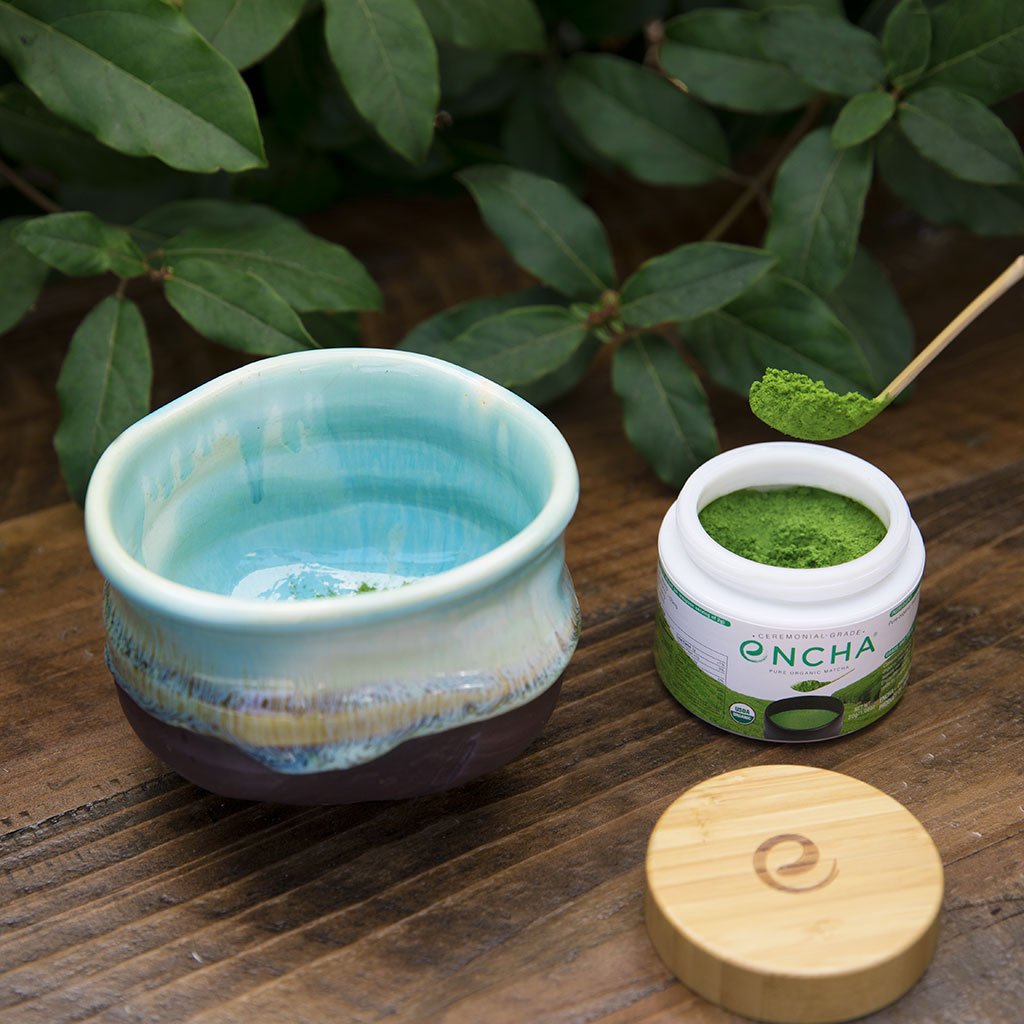 EnchaMatcha's tweet image. Do you find that it is easier to scoop your Encha matcha powder out of the new glass jars? RT with your thoughts and experience, we would greatly appreciate the feedback! 💚