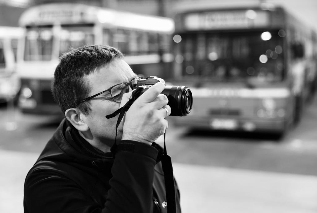 CanonEspana's tweet photo. Así ha sido la jornada de hoy en el #EOSRTour junto con @casanovafoto en el Museo de Autobuses de la @EMTmadrid. Únete a nuestro EOS R Tour para probar nuestra nueva cámara en uno de nuestros talleres exclusivos: https://t.co/sIvmaibQxl https://t.co/Y4TSFeRetW