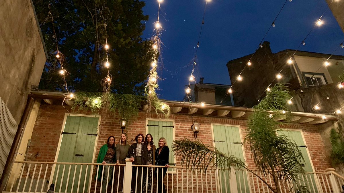 Why New Orleans is the perfect place for a girls' weekend (and what to do while you're there!)  cupcakesandcashmere.com/travel/why-new…