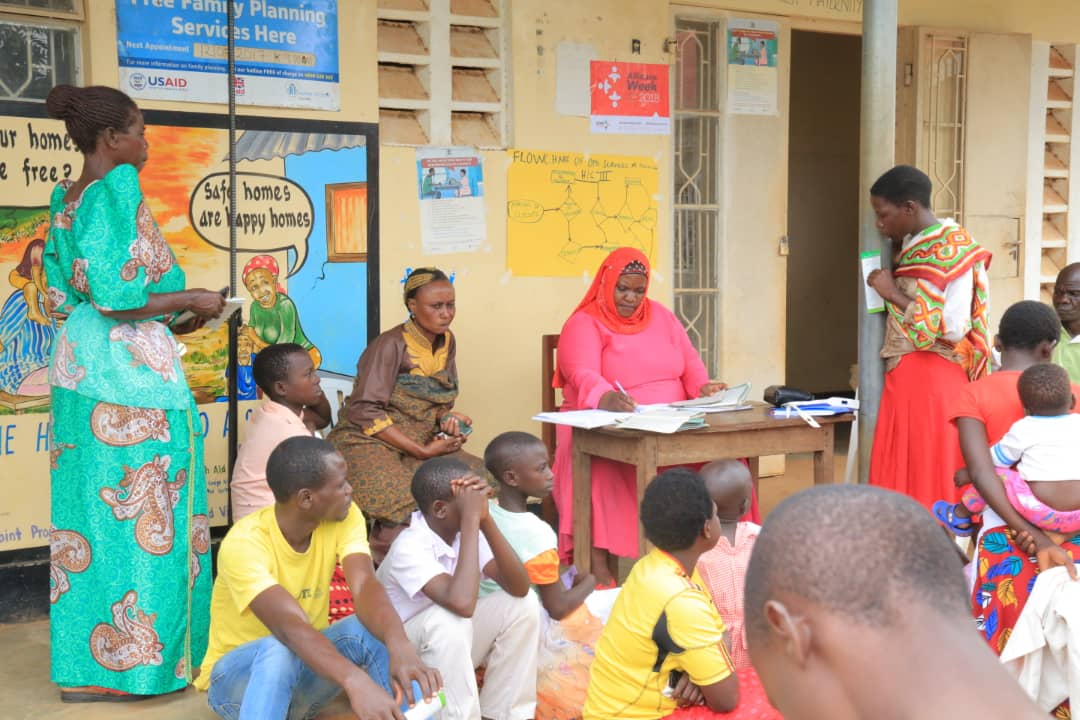 RHUganda's tweet photo. Conducted side health center education sessions with community members on making informed decisions regarding #FamilyPlanning #ICFP2018 #AFPnow,method effectiveness &amp; myths,reproductive cancers #BreastCancerAwareness, HIV testing w/ counseling #AllianceWeek2018 #GetUpSpeakOut https://t.co/TsgW5jQPfp