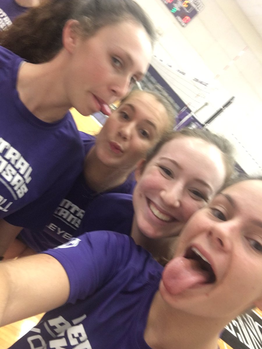 ucavball's tweet photo. Just another day in Paradise (Phil Vassar) with @ucavball #WeGetTo #BearClawsUp #InsiemeSiamoUno #TogeherWeAreOne #Paradise
📸: #Smellen #LS https://t.co/aOFhqfmtPg