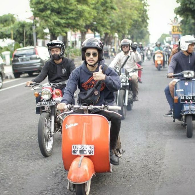 putra__group's tweet photo. Liat mantan jalan sama pacar barunya,Sipp😎👍👍 https://t.co/6BjAWfiJTG