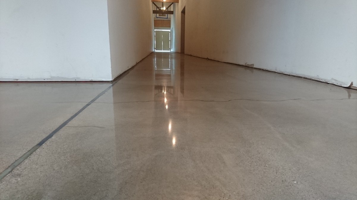 CRockFinishing's tweet image. GemTone Mocha Stain &amp;amp; Polish ☕️✨ 🐊👌🏼#prosocoproject #prosoco #skilledtrade #polishedconcrete #coffee #mondaysbelike #troweledearth #commercial @CRockFinishing