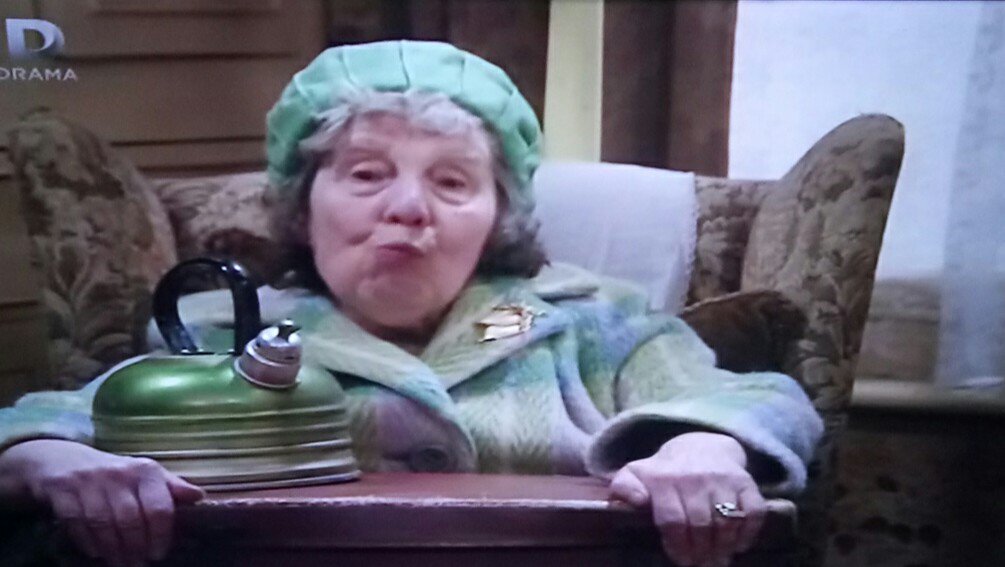 vintagesindygal's tweet photo. @Classicbritcom 🎂 #AnnaWing #BOTD 🎁 #vintage #retro #1980s #80s #eighties #EastEnders @bbceastenders 📺 @dramachannel 📼 https://t.co/UKj6BHbb4M