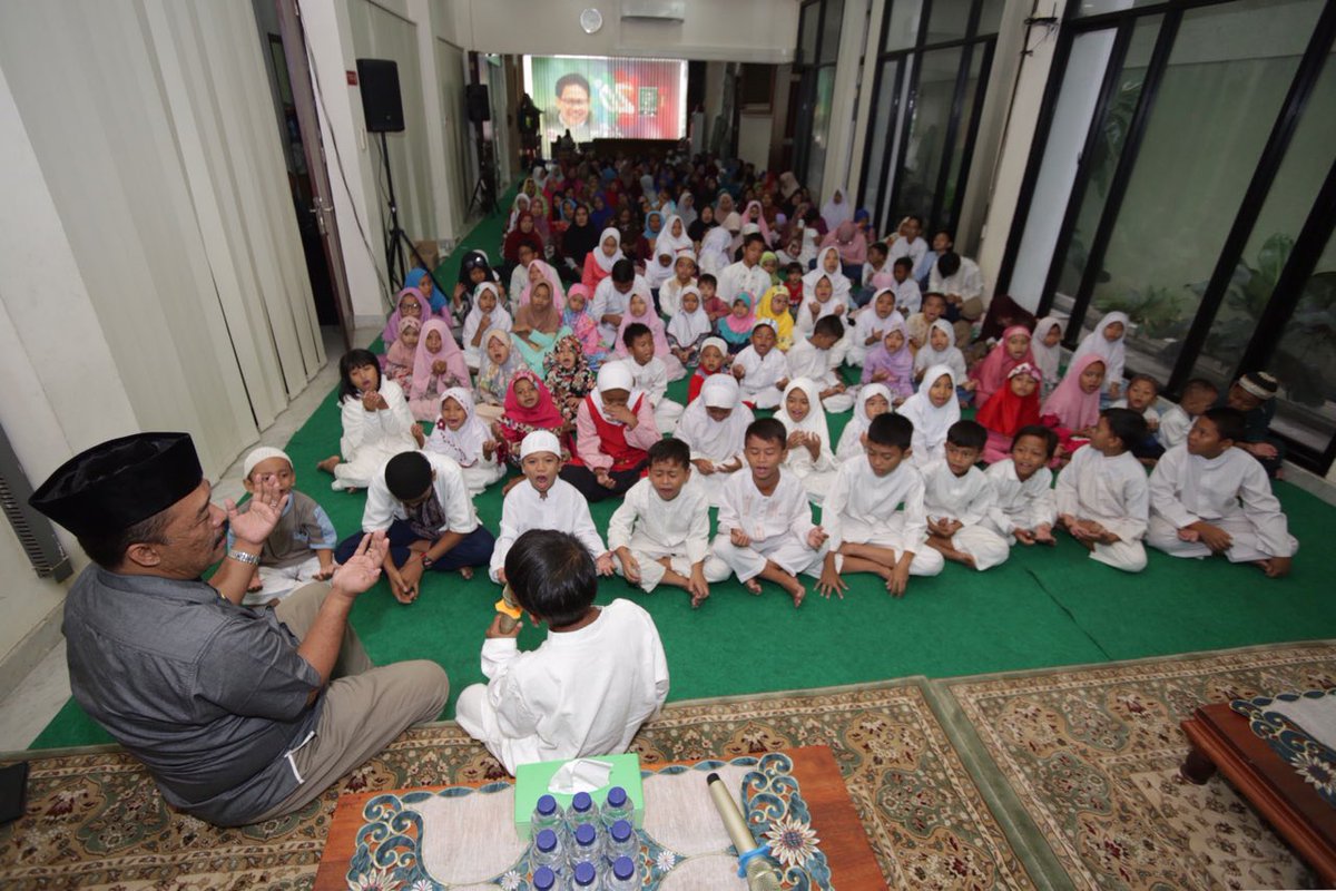 cakimiNOW's tweet photo. Doa dan solidaritas atas musibah jatuhnya pesawat Lion https://t.co/2hWygQFtQc
