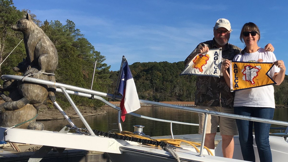 greatloop's tweet photo. Rick & Prudi Koeninger recently crossed their wake aboard "Rascal's Retreat" at Pickwick lock. "We've made many unforgettable friends along the way, and had a blast!" they said about their 30-month journey. We're glad you enjoyed you adventures! #goldloopers #greatloop #aglca https://t.co/dgYjzxvM9c