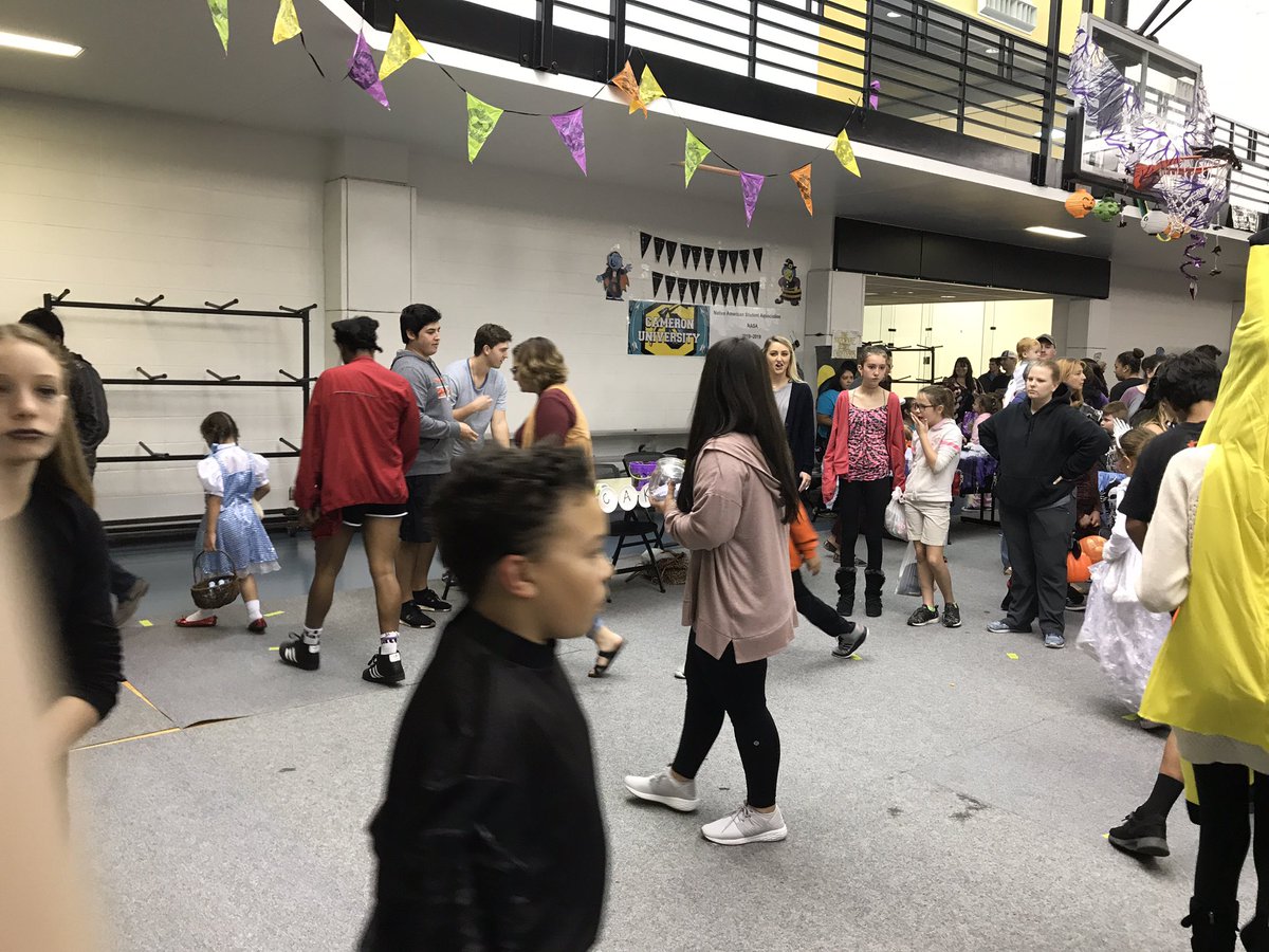 ProfessorBrue's tweet photo. CU SHRM handed out tons of candy, cake, and cookies tonight at CU Halloween Carnival. https://t.co/nxviOlnMpM