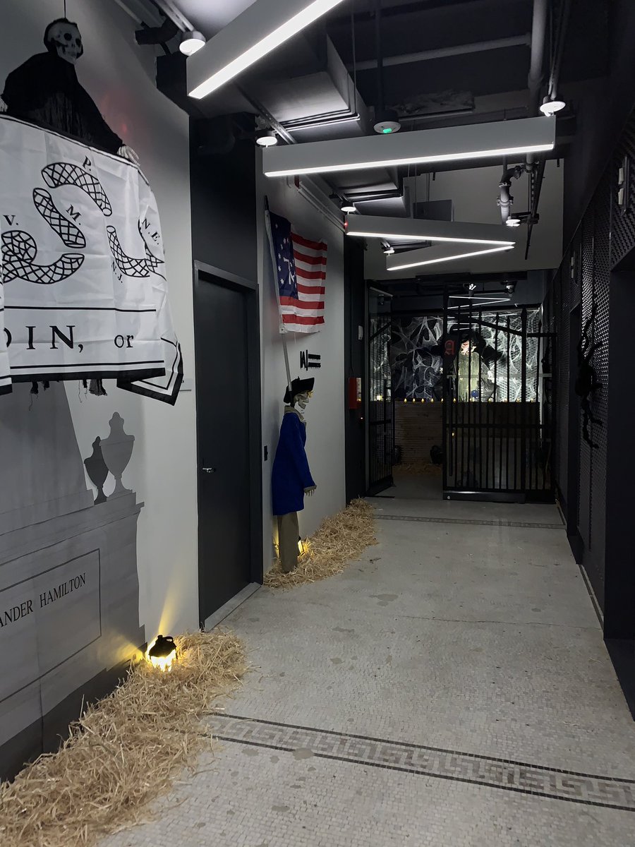Macro_Savills's tweet photo. #fun and #spooky times at @IAarchitects #Halloween #Party! Great #theme and #wonderful decor! Congrats on the new #Philly office. Best of luck in your #future endeavors. #macroturns25 #macropm https://t.co/igD5c5TFOC