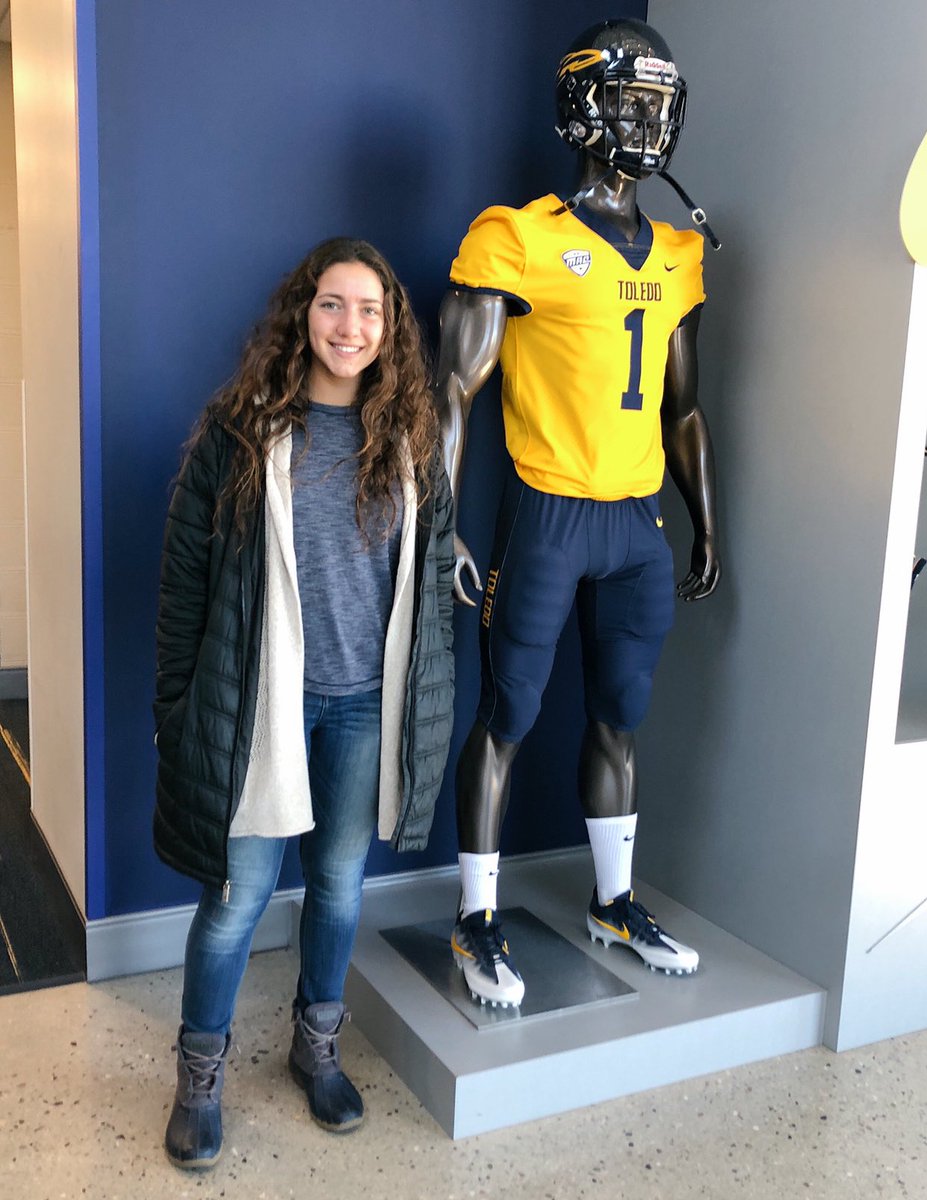 leahhmunsonn's tweet photo. Thankful & excited for the opportunity to become a Rocket #ToledoSoftball 🚀💙💛 https://t.co/w9rNHDsJrn