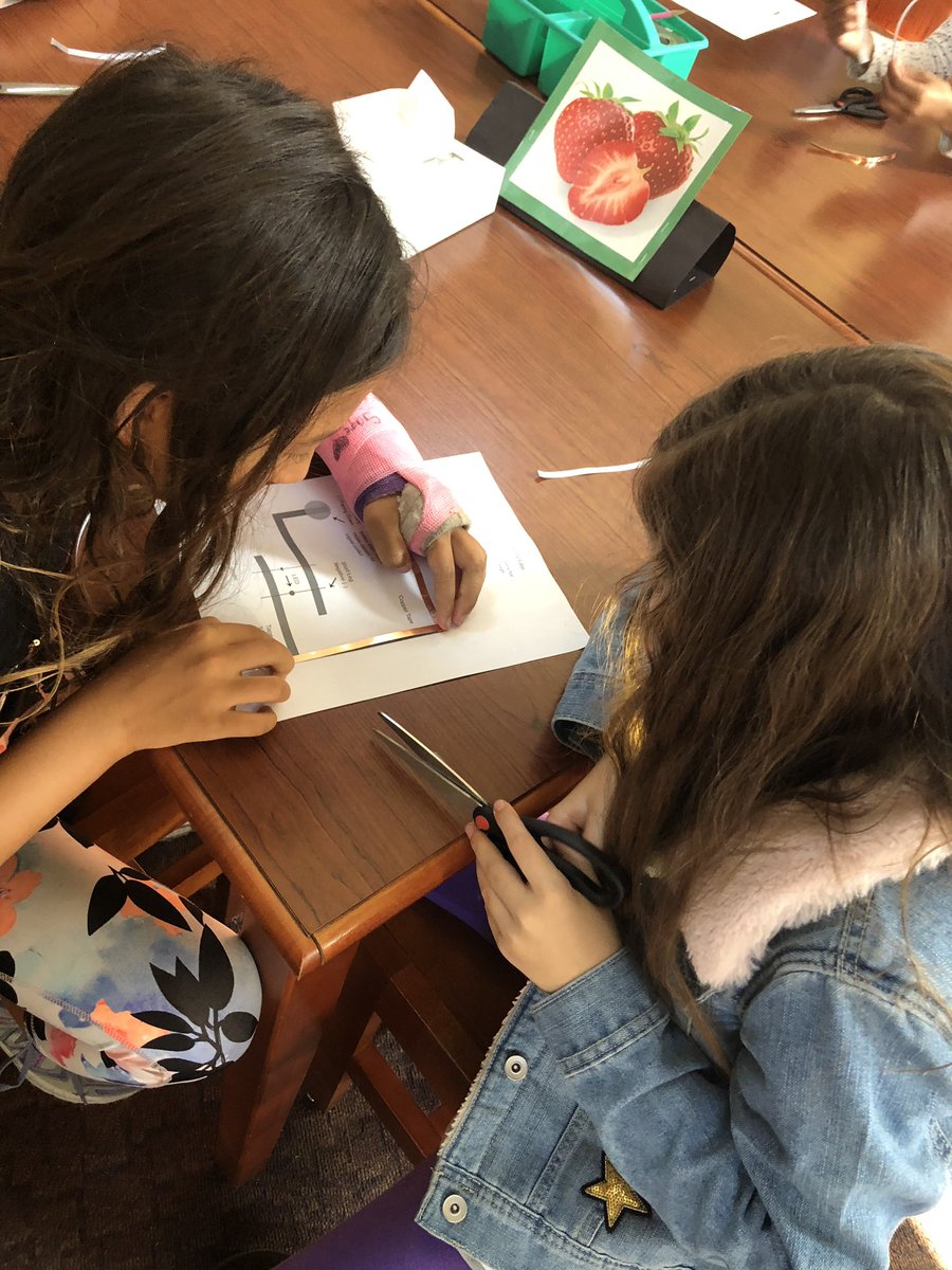 SOLPACSTREAM's tweet image. Students at Solana Pacific making circuits with copper tape and LED lights! #sbsd #sbsdstream #sbsdedu #spstream