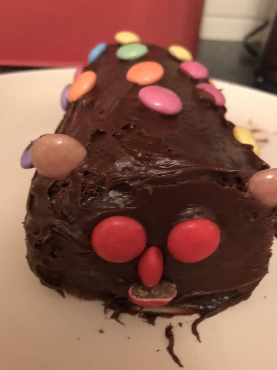 SarahGi78263526's tweet image. #GBBOFinal We have made our traditional show stopper to celebrate the final. We have no oven &amp;amp; have had yo improvise our Colin. #TeamRuby #GoRuby