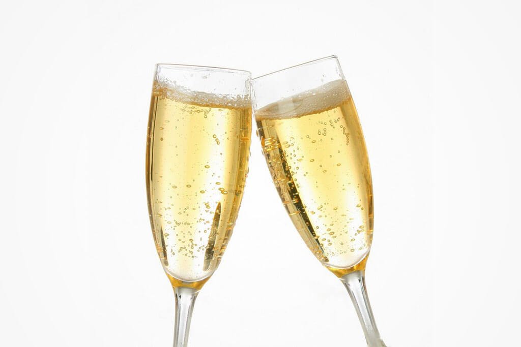 If you're off to any of our events why not avail of the great pre-theatre offer from <a href="/West29Resto/">West29 Restolounge</a> 3 tapas and a glass of wine for €15 or 2 courses for €19  - and get a free glass of champagne when you present your Droichead ticket. <a href="/Westcourthotel/">Westcourt Hotel</a>  #AlisonComyn #LouthChat