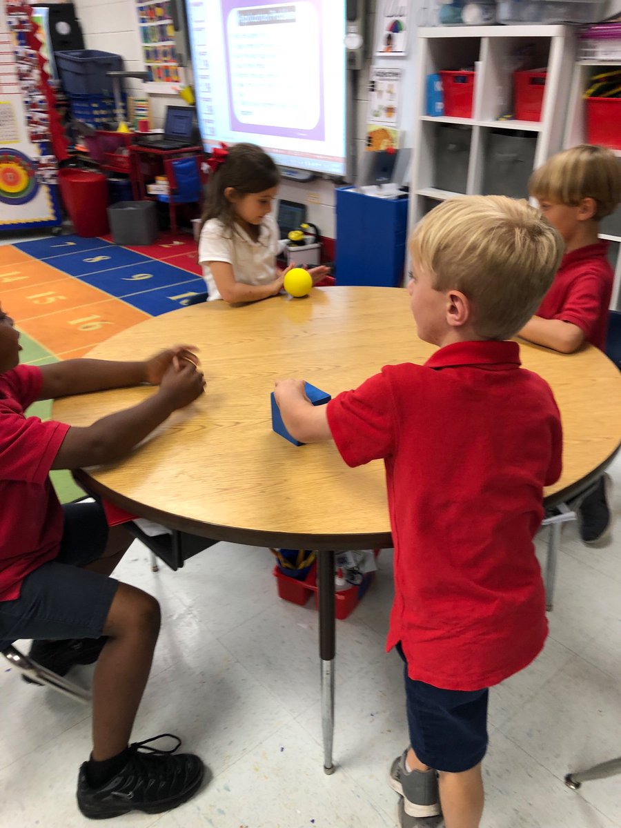 Nichols_K_Class's tweet photo. We are having fun learning about 3D shapes this week! @MaryBAustin #AustinInnovators #mathjournaling https://t.co/w1ptuF9Dla