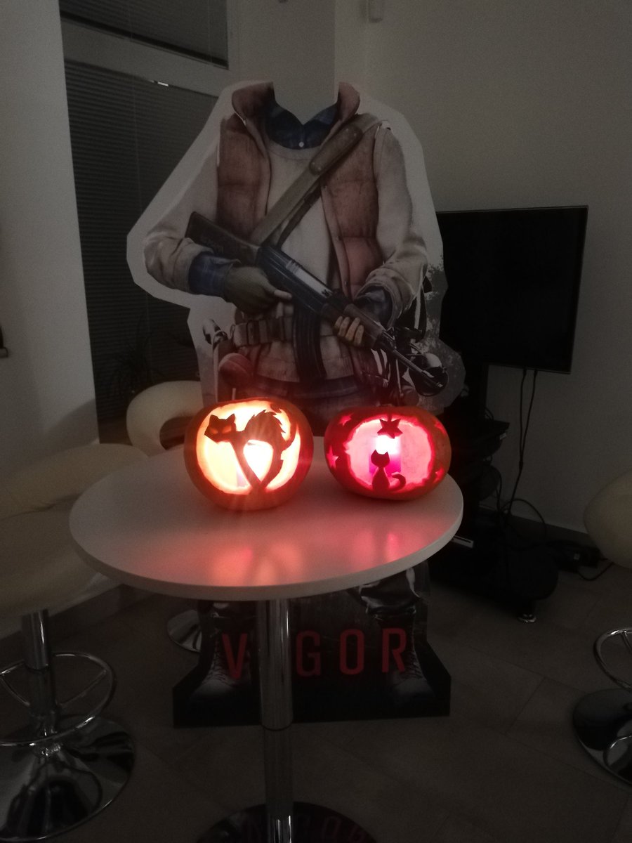 Ryukaa_e's tweet photo. Halloween at the Brno office @bohemiainteract 🎃🦇 https://t.co/HGP8zXhRZJ