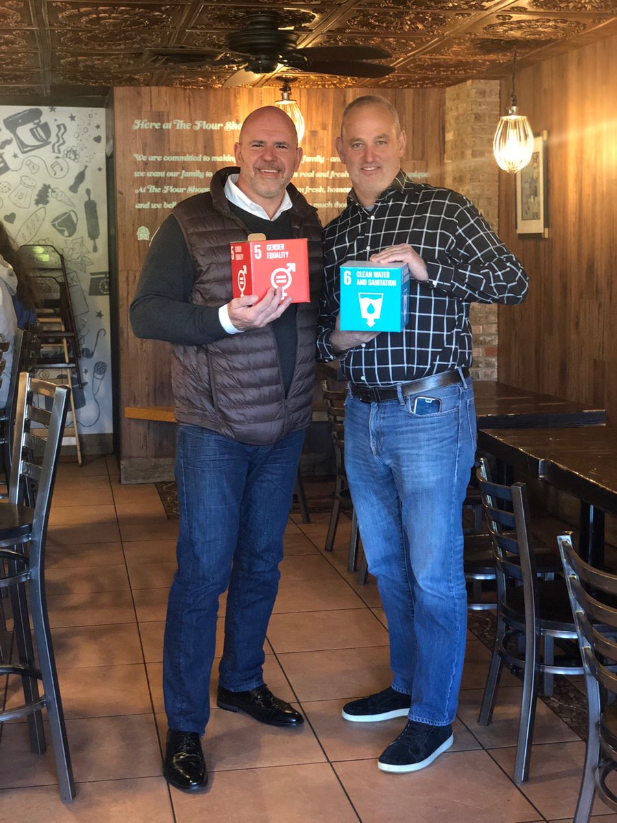 VanderbiltFG's tweet photo. A special thanks to our friend, Lenny Oppenheimer of @TheGoldenBox, @EONYC for a very special gift! #sdgs #thegoldenbox https://t.co/J59UihKgxx