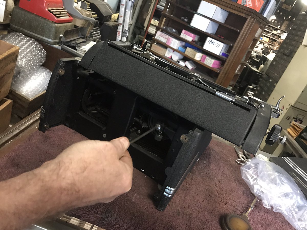 AceTypewriter's tweet photo. This #UnderwoodMaster is whole again after a ratchet replacement and a little TLC. https://t.co/iMTgK9mBNs