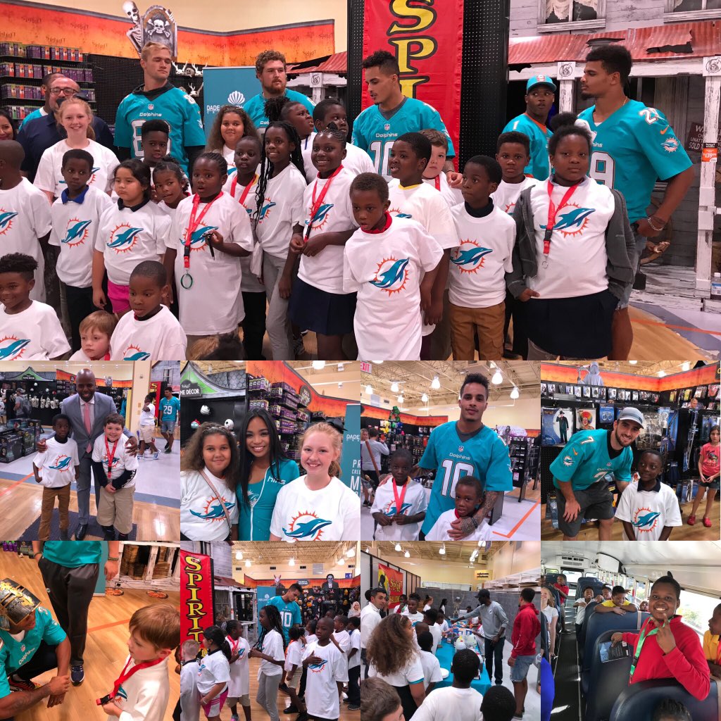 Bennett_ES's tweet photo. Bobcats having a great time “Shopping with the Fins” for Halloween 👻 #BESBobcats #BEST #DCFCU #FinsUp @browardschools @DCFCU @MiamiDolphins @PrincipalDSmith @mimijensen1 @Rubin6Amy https://t.co/aAuHXNxINW