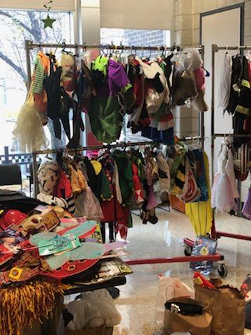 ChicagoCAPS18's tweet photo. Amazing Job by our Illinois Women and Lodging group setting up the Halloween Party for children of Domestic Violence. #WeHaveTheBest #PositiveCommunityInteraction π€ https://t.co/kZpQMuVxUj