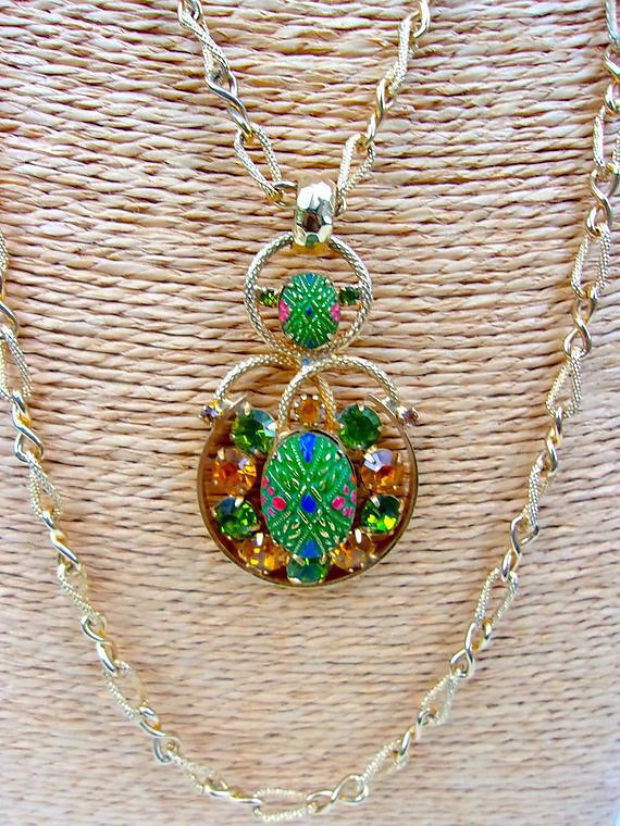 renaissancefai's tweet photo. https://t.co/l62eXrBVD6
#necklace #moroccan #doublestrand #enamel #vintage #goldtone #ethnic #boho #pendant https://t.co/cQ8hJVjRjc