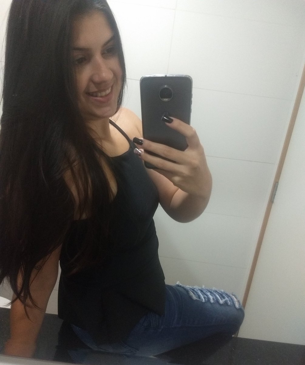 florinju's tweet photo. De mal c você, 
De bem com o espelho amor 🎶🤭 https://t.co/iZRyPjpe7e