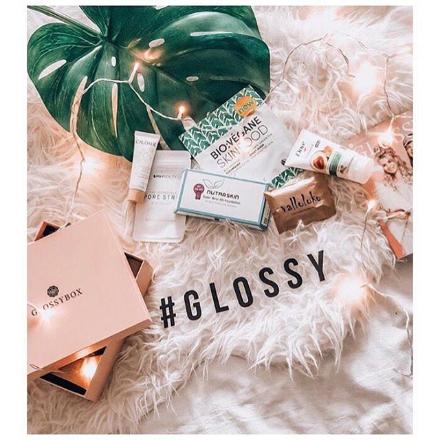 Uns erreichen täglich so viele tolle Unboxings zu eurer Oktoberbox und wir 💗 jedes Einzelne! Wir kuscheln uns jetzt in unseren Pyjama und schauen uns noch ein paar eurer tollen Unboxing Moments an. 💞 
Sollte eure Box noch nicht angekommen sein, macht… instagram.com/p/BpkgCLAA2XM/