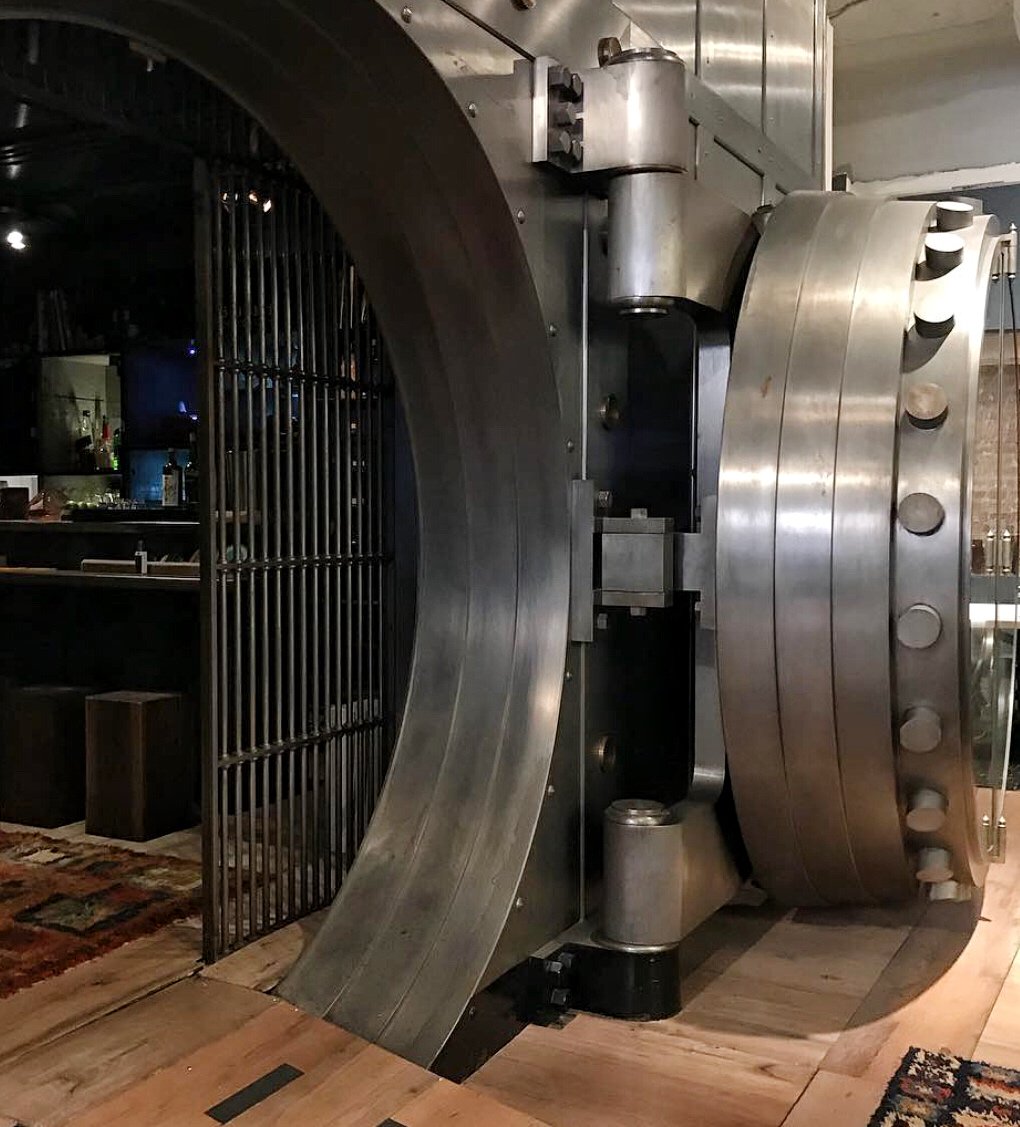 taraceagroup's tweet photo. π· Taracea Furniture, one of the most mind blowing showrooms of all! Historically beautiful, jaws were dropped!! #interiordesign #highpointmarket2018 #HPMKT @HPMarketNews #TaraceaFurniture #RadioBuilding #furniture #Taracea Via @NikkilevyInteri
https://t.co/GVYaDCzohZ https://t.co/uPaIaqvuNN