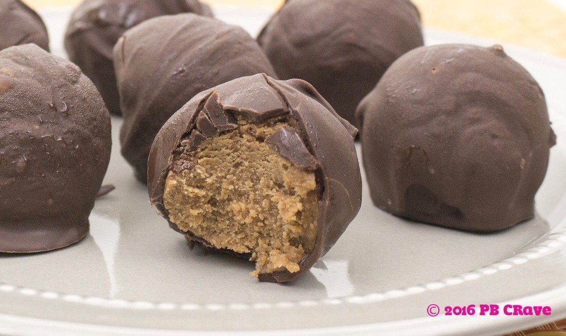 PBCrave's tweet photo. Trick or treat yo-self to these Peanut Butter Pumpkin Truffles from https://t.co/4ZUgBJnM2i 😋🎃 https://t.co/kbNcRBWkY3