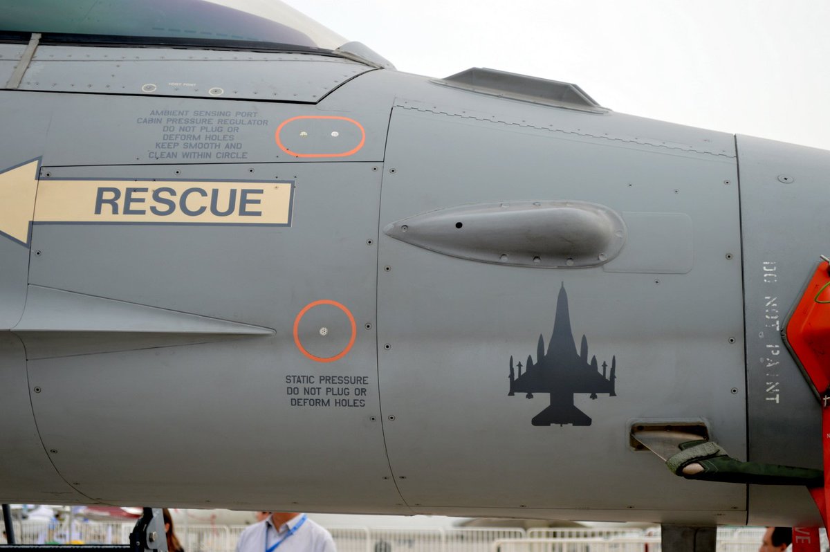 1978_facundo's tweet photo. F-16A 746 de la FACH en FIDAE 2016 con una curiosa marca @F16net @aviacionline @SpottersArg @AndeSpotters @DefensaNAC @Argendef @SpottersCordoba @TLAAVIACION @FACh_Chile @FIDAE_OFICIAL @aeromilitaria @Spotters_Chile @HANGARX #f16 #fach #fidea #fidae2016 https://t.co/J6RoqofRzY