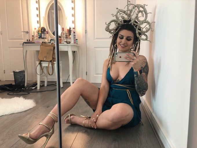 Sssssss https://t.co/2UtV1XL0lM<a href="/tag/footfetish"class="tags"><span>#footfetish</span></a><a href="/tag/fetish"class="tags"><span>#fetish</span></a><a href="/tag/kink"class="tags"><span>#kink</span></a><a href="/tag/pantyhosefetish"class="tags"><span>#pantyhosefetish</span></a>