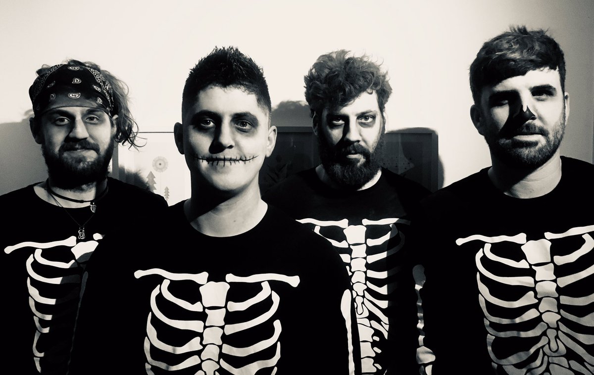 Huge thanks to @dsobjects for traveling all the way from Kerry to join us on Sunday- great night!  Loads of class costumes- wish we had more t-shirts to give as prizes.  
Next we’re at <a href="/WorkmansDublin/">The Workmans Club</a> Nov/5 w/ <a href="/Leanband/">LEAN</a> &amp; <a href="/nerves_ire/">N E R V E S</a> for our next headline show 🤘