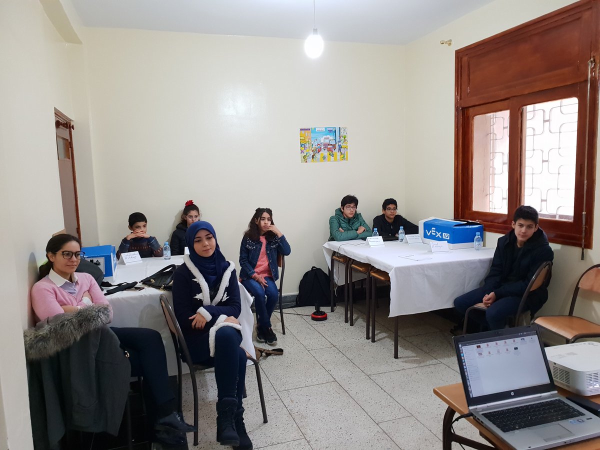 IEEEMJI's tweet image. The First ever IEEE Morocco Junior Innovators organizing the VEXIQ training in Fez. Day was a lot of fun, see you Tomorrow 😀 #IEEEMorocco @VEXRobotics #VEXRobotics #Fez
