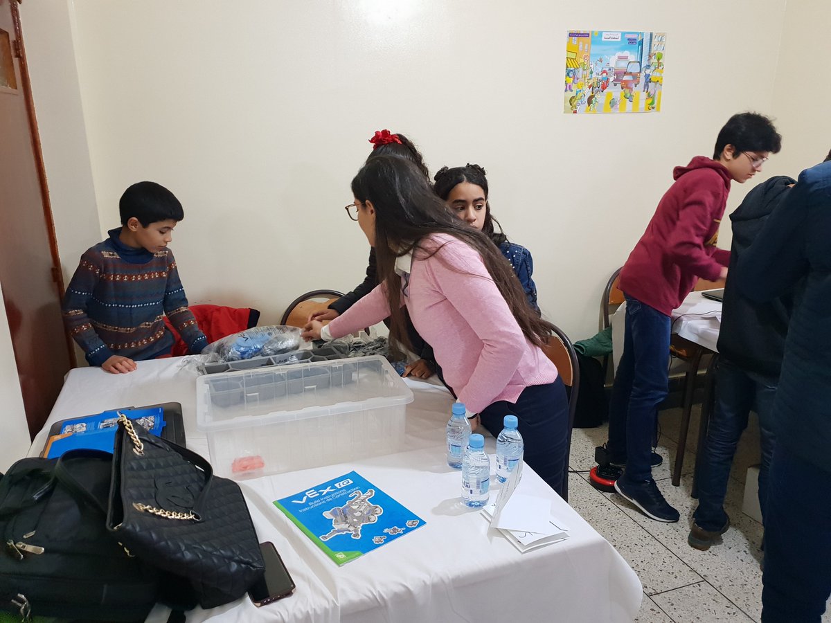 IEEEMJI's tweet image. The First ever IEEE Morocco Junior Innovators organizing the VEXIQ training in Fez. Day was a lot of fun, see you Tomorrow 😀 #IEEEMorocco @VEXRobotics #VEXRobotics #Fez