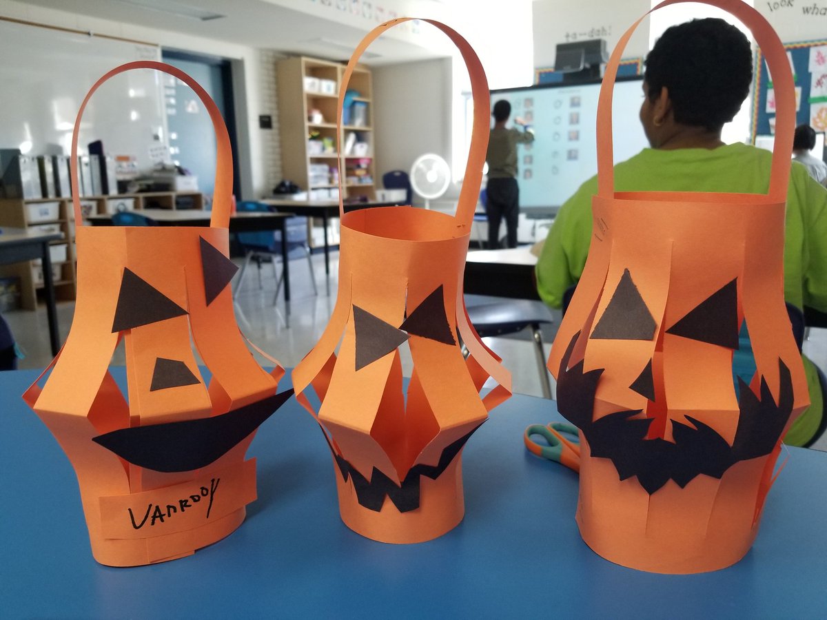 Halloween arts and crafts fun with <a href="/adventuresof215/">Room 215</a>