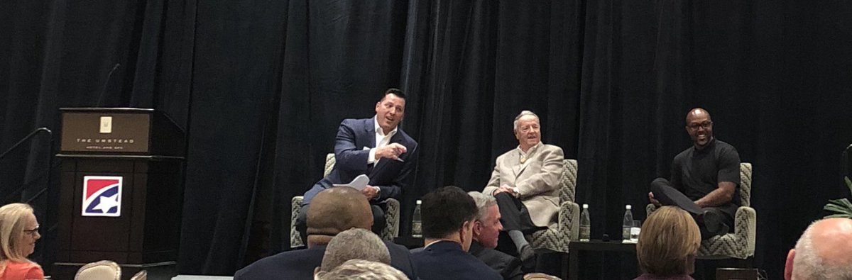 Jen_Brown536's tweet photo. Going to be a great evening with two legends of football and two phenomenal leaders.  Thanks to @capitalbankus @BigGame81 #cbbowdenholt2018 https://t.co/5GtgEAJWzt
