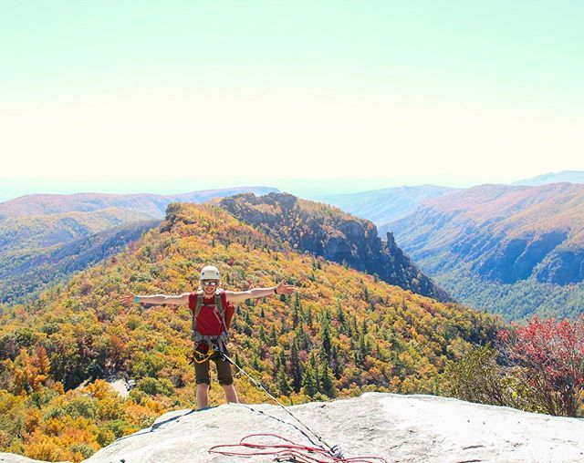 SnowbirdSWO's tweet image. What does your college classroom look like? Wouldn’t you rather be here getting those credit hours? Check out the link in our bio for info on the #OLDschoolSWO wilderness semester. #gapyear #gapsemester #outdoorclassroom
