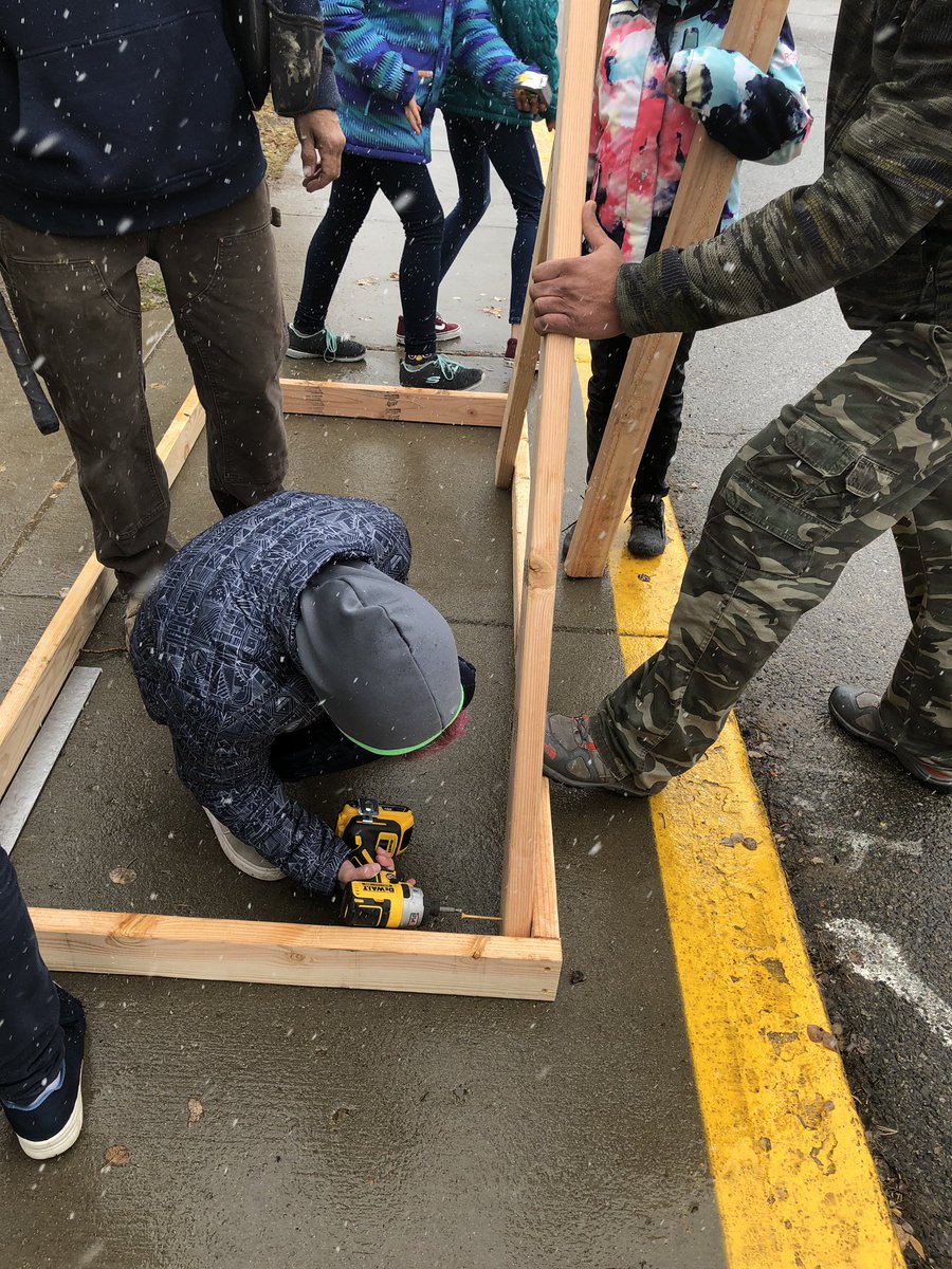 katieokesfre's tweet photo. 5th grade building catapult for pumpkin lanch https://t.co/dYy3lT41ZV