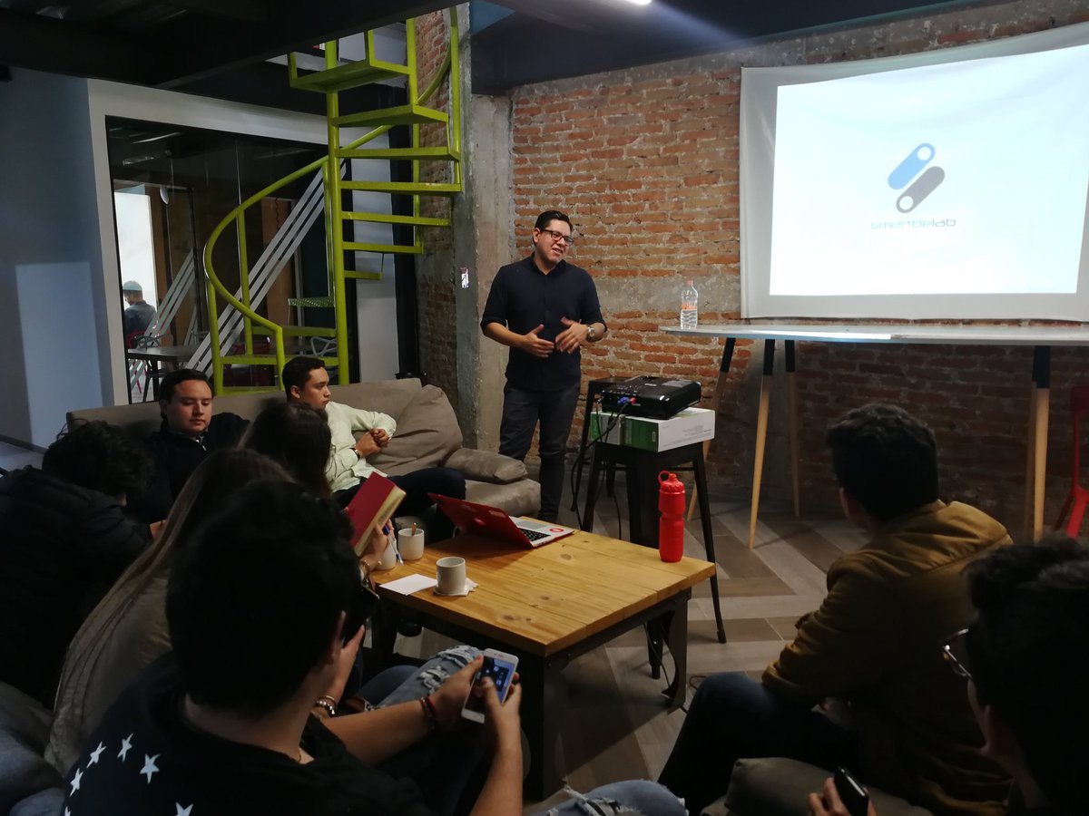 ThePoolMX's tweet photo. Nuestros Poolers de @OrigamiBoxMX  @TrueTalentMx @Backstartup @smartbelab y @FutbolMasMX compartiendo su experiencia para alumnos del @TecdeMonterrey de la carrera de #Derecho 🙌🙌🙌🙌 gracias a todos y a @e_mier por siempre recomendarnos. #PoolersCommunity https://t.co/CqyDZGJTG8
