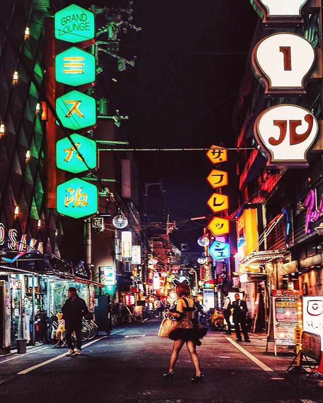 #happyhalloween🎃 
#osaka #ミナミ #japan_night_view #ig_japan #igersjp #icu_japan #wp_japan #wu_japan #streetphotography #streetsnap #路地裏同盟 #screen_archive #ok_streets #gf_streets #lifeisstreet #street_focus_on #wp_japan #whim_life #tokyocameraclub #streetsvision