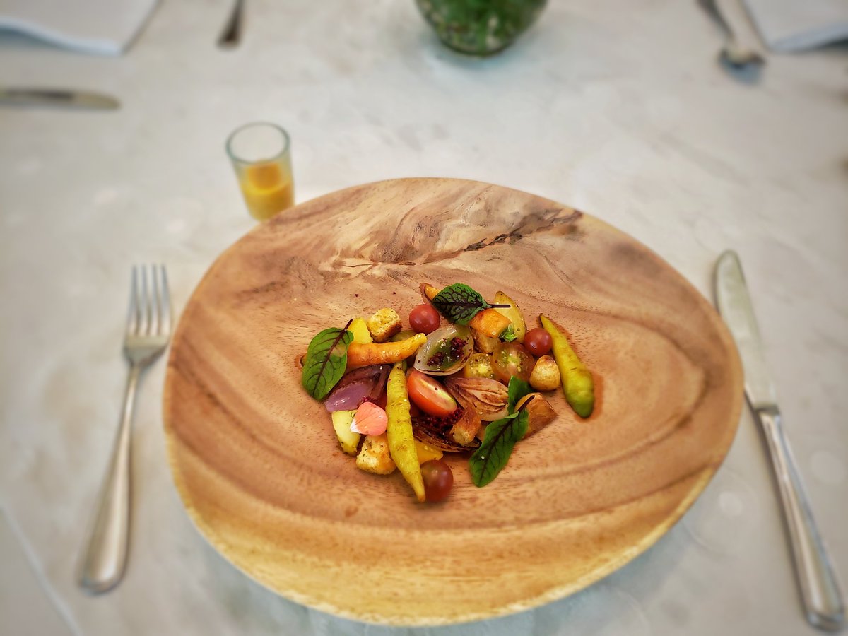 "No tienes que cocinar elegantes o complicadas recetas, solo cocina buena comida proveniente de ingredientes frescos"
#gastronomía #gastronomiapanameña
#vegetales #cocinasaludable #cocinacreativa #amorporlacocina #chefpanameños #cocinanatural #productolocal #productoreslocales