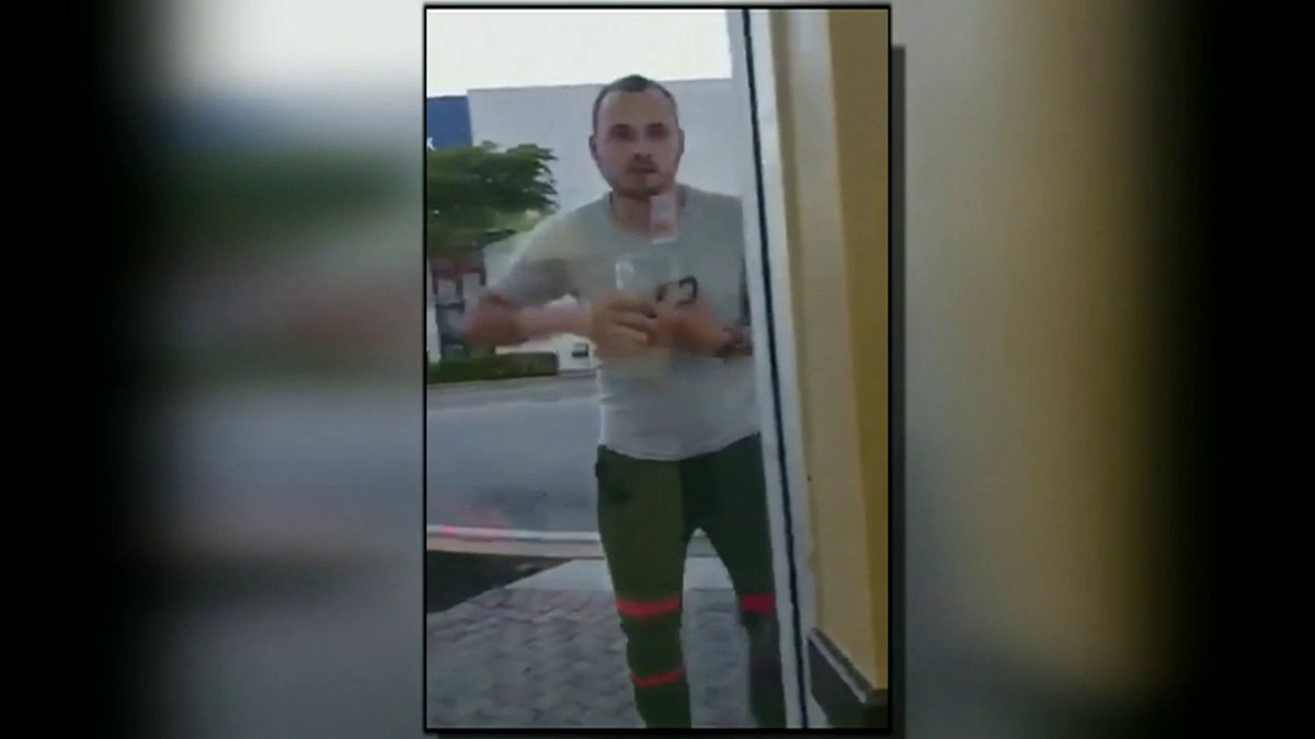 Man caught on camera going on racist rant at Dunkin' Donuts bit.ly/2qhIMli https://t.co/5AloGSueqZ